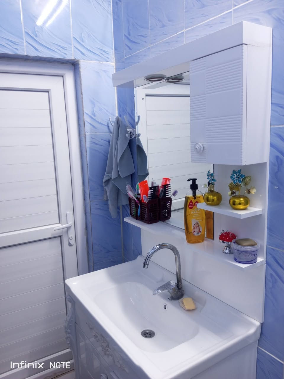 دار للبيع 100متر ركن شارع صيدلية غدير فرع الرابع الاستفسار الاتصال على الرقم***********
