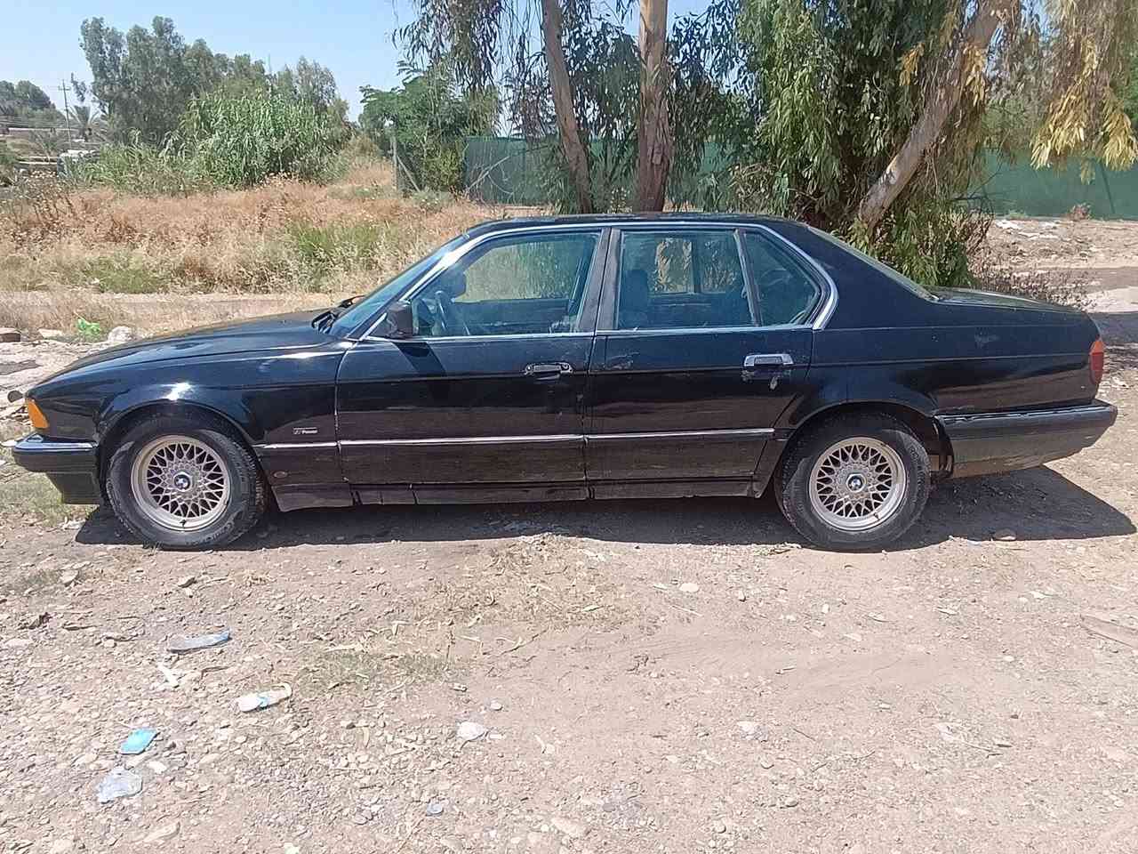 سيارة بي ام للبيع مكينه وگير بلاد گير اوتماتيك
سيارة رقم ديالى باسمي سنوية جديد لل ٢٨
تخم تاير جديد صدر جديد شرط محرك وگير تبريد نقص غاز 
سعرة ٢٨ وبي مجال للشراي مكاني ديالى خانقين ***********
