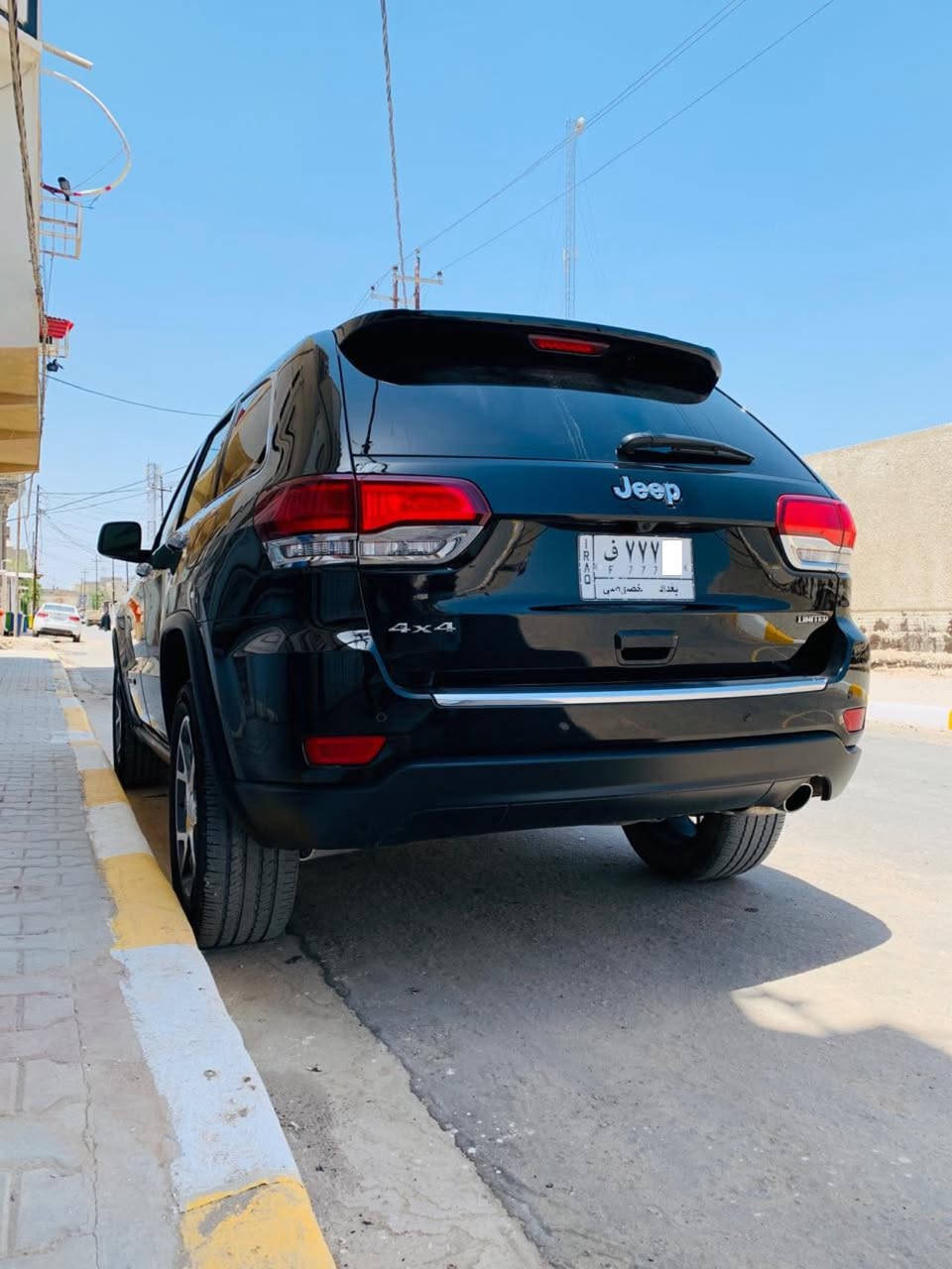 { اللهم صلي على محمد وآل محمد 🧿} .

ملاحظه 🚨/ كافه التفاصيل مذكوره بالمنشور ✅.
السلام عليكم .. للبيع او المراوس بأقل .. 
جيب كراند شيروكي 2022 لمتد 🔥 الشكل القديم 4x4 لون اسود رقم بغداد انكليزي محرك 6 سلندر 3600 ماشيه 53 ميل السيارة وارد امريكي حادثه خفيف قطعتين فقط جاملغ وبنيد مثل ماموضح بالصورة السياره بأسمي حرة تحويل ثاني يوم فول مواصفات …
🔺بصمه تشغيل مع بصمه ابواب
🔺تشغيل عن بعـد
🔺 اطفاء تلقائي عند توقف السيارة
🔺 سقف زجاجي ( بانوراما قطعتين )
🔺 شاشة كبيره مع كامره دواره
🔺 كشنات جلد + تحكم كهربائي + تدفئة كشنات
🔺كشن سائق ذاكرة خزن ميموري 
🔺 جنطه كهربائيه
🔺 اشاير بالمري 
🔺نظام المفتاح الذكي
🔺حساسات مع رادارات جانبيه
🔺نظام تقليل وقود (eco) مع خمس وضعيات قيادة
🔺 تخم كامل تايرات جدد صار 20 يوم تقريبا من مبدلهم

وبعد بيها مواصفات مامذكورة السيارة جاهزه للاخيـر ربع ماتصرف عليها وبالواقع احلا من الصور بهواي .. كير ومكينه مكفولات  مكانها بابل المسيـب 
السعـر ((( 265$ ))) وبيها مجال بسيط للاستفسار الاتصال على الرقم (***********) 📞
