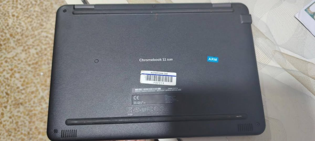 السلام عليكم للبيع لابتوب DEll احسن نوعيه نضافه 100 بل 100 بطارية فول ذاكرة 64 ورام 4 كل شي شرط 
للاستفسار عن  *********** كورك بيها واتساب
السعر 75
***********
