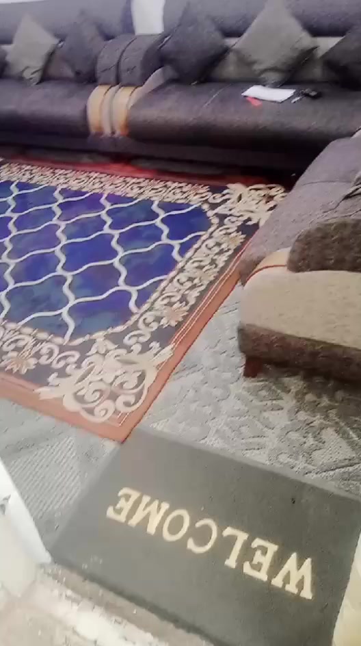 السلام عليكم بيت تجاوز 180متر للبيع او للايجار  متكون من استقبال
وغرفه وهول ومطبخ وحمام داخلي وخارجي وطرمه جبيره ومحل داخ البيت ومساحه فارغه جبيره وره البيت   بيت نضيف كولش وطني بي خطين ومولده  ابيعه البيت او ائئجره  هوه والاثاث الاثاث كدامكم تخم 10مقاعد تركي. معه طبلات  بلازمات 2وحده 50 وحده 60. سبالت حجم طنين عدد2.  كنتور  3ابواب صاج تكمه ثلاجه ام 4ابواب
كاونتر فر مرمر وطباخ وكنفيره الحجم الكبير سخان ماطور
تانكيات 2 عنوان مدخل الشرطه الرابعه مقابيل فلكة الشهداء ***********
