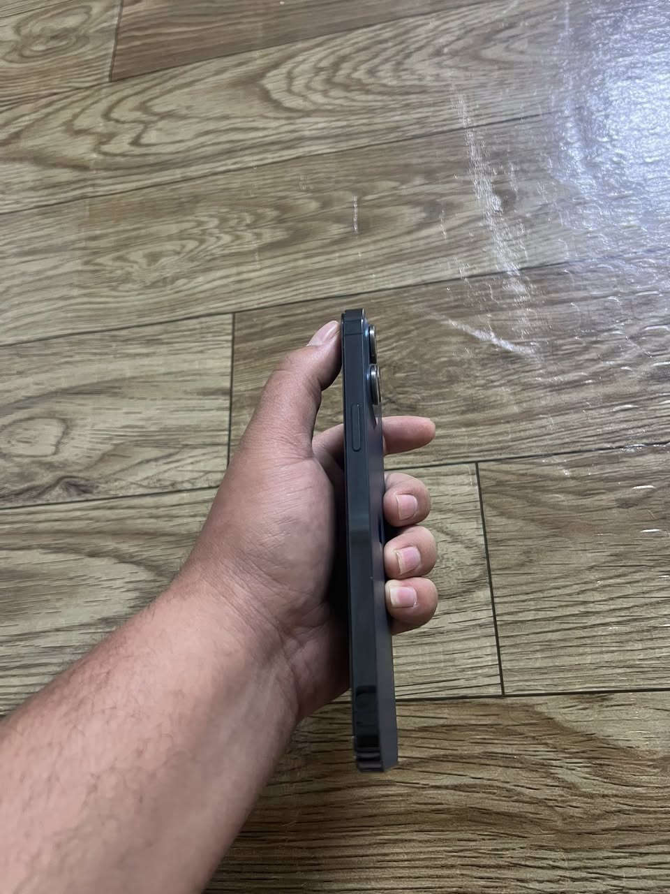 ايفون 12 برو ماكس للبيع 📱✅ :- 
لون ازرك مميز ✅
ذاكره 256 ✅
بطاريه 82 ✅
شاصيه حيل نضيف ✅
شاشه 3 خيارات ✅
الجهاز حيل حيل تضيف وع وضع الشركه فقط مستبدل شاشه اصلي اصلي 3 خيارات الوانها ولمسها حالها حال الاصلي باقي الجهاز الحمدلله نضيف السعر 330 
العنوان بغداد الكرخ 
***********
