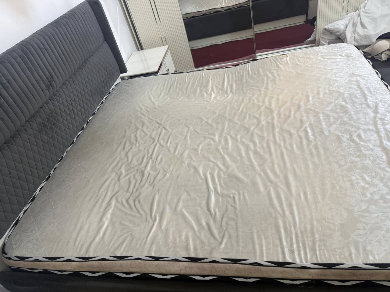 سلام عليكم
عندي هذا الدوشك مال جرباية عارضته للبيع

شويه نازل مثل ما مبين بصوره

الي يريده ياخذه بسعر الي يريده ما اختلف ويا

لان اشتريت واحد جديد وماعندي مكان اله بعد

ونظيف كلش والله من ناس نظيفين كلش


**إذا كنت صاحب هذا الإعلان وتريد حذفه لأي سبب، رجاءا أرسل رسالة إلى الدعم الفني**