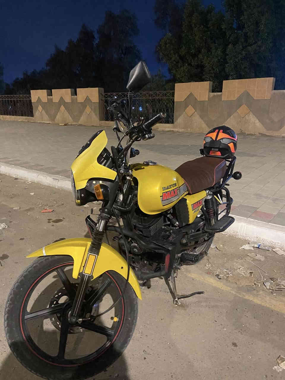 سلام عليكم دراجه للبيع دايون نفخ ماكس مكينه 175 مديل 2022 طالعه ل 23 دراجه برغي ما ناقصها السعر 1700 
مرقمه واسط العزيزيه  راعيها يريد مداور 
عنوان الدراجه نجف رقم ***********
