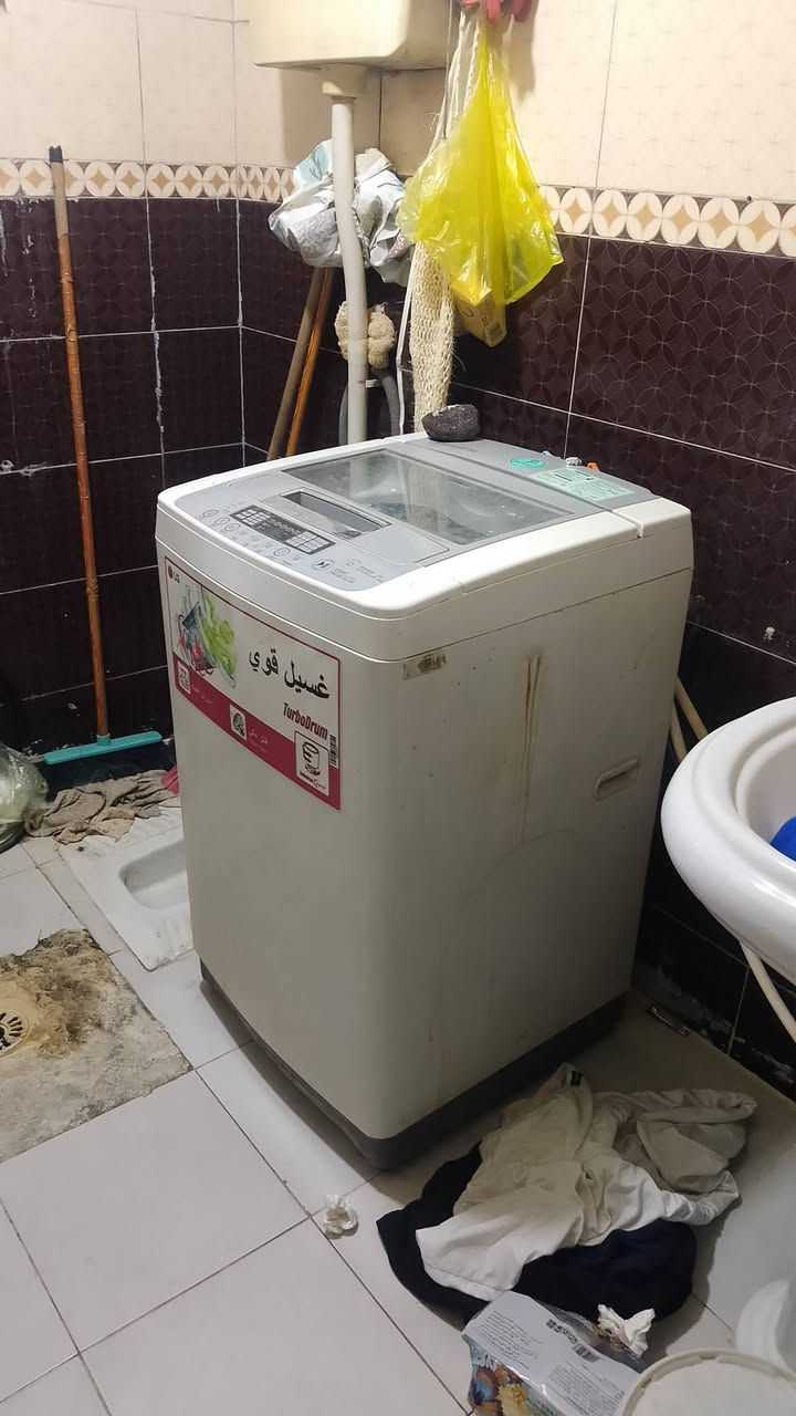 مكلف بالنشر 
سبلت واحد ونص طن TCL استخدام ثنين موسم انفيرتر
سبلت GRRE واحد طن انفيرتر استخدام موسم واحد 
ثلاجه استخدام شهر 
غساله اليجي فول اوتوماتيك ٨ كيلو 
طباخ شغال كامل 
قنينه غاز 
جربايه نفر 
وصوميه
ودوشك نفرين 
بلازمه حجم ٣٢ 
وكنفيره الحجم الكبير مع بناكات وملحقات الشقه كامله من اماعين وملاعق ومنضفات 
كلهن بمليونين 
٢,٠٠٠,٠٠٠
للتواصل 
***********
مكان الكراده
