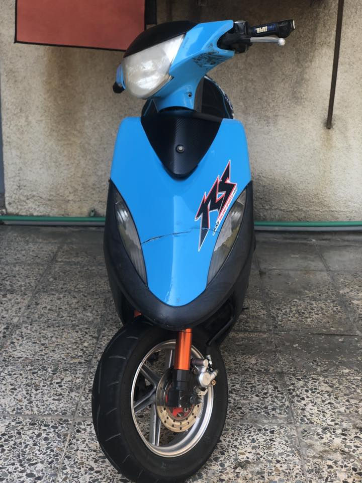 سلام عليكم شباب ماكس عدله دراجة كلش كلش حلوه مكينه بلاديه قبل شهر عدل جبته من الرمبه جيب الف فيتر وياك وتعال دراجة نصبته بل حقيقه احله بهواي بيها شغلات بسيطة ويل اصلي صدر اصلي صالنصه اصليه ولمسات كاربون فايبر شوته مال اربعه كشن اربعه اصلي قبق عنبار اصلي قبق فلاوين الدراجا شلعه معدل بعد مكينه جديده نكره بكل وقت بيها نواقص بسيطه 750 وبيها مجال بسيط ***********
