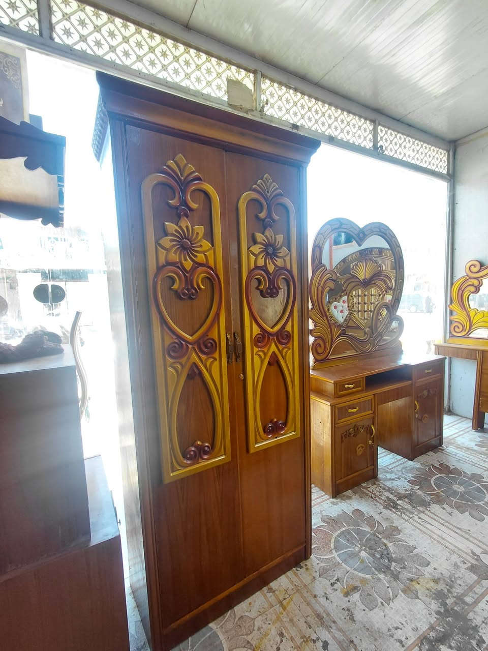 غرف  نوم عدد اثنين صاج طابقين داخل وخارج صاج ضهر جرجوبه خمسه ملم دنك زان زاويه كنتوري عنوانهم كوت حي الجهاد شارع النجارين نجارة ومعرض الحجامي الاتصال او مراسلة الصفحه علمآ ان  كل غرفه وسعره يختلف عن الثانيه 
***********
