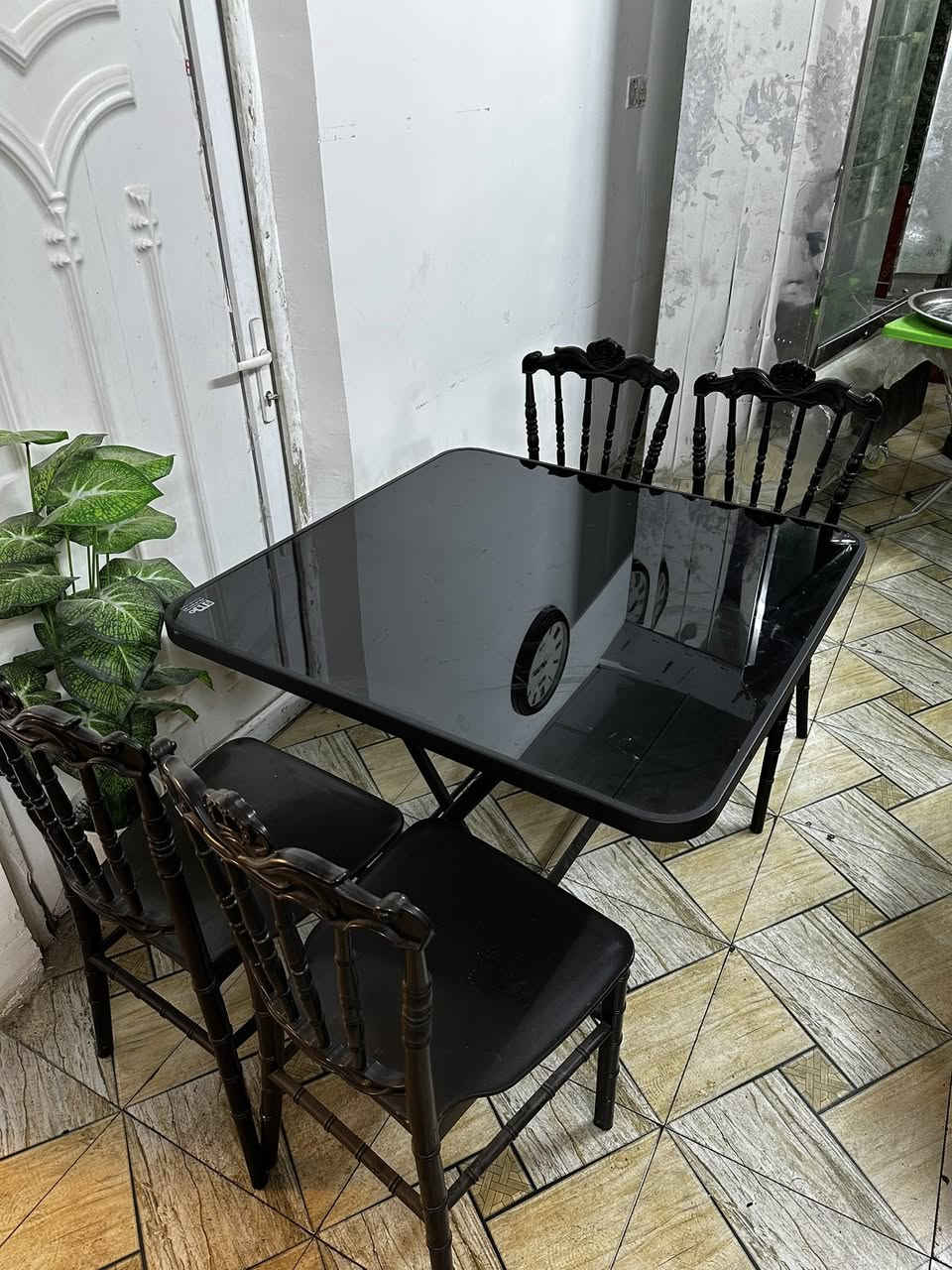 طاولات تصفية مطعم
٢ كبار و٣ صغار و ١٥ كرسي 
بالاضافة للسلات مال الخبز و المزهريات 
كلهن ب٣٥٠ الف 
المكان مقابل مستشفى الحسيني 
***********
