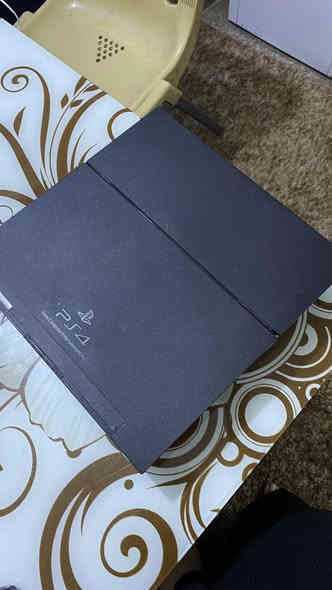 السلام عليكم 
ps4 fat 
نظافة 99% لوك ستيكر مكفول
تجي وياه يدة وحدة مالته وكامل ملحقاته + حساب عربي اماراتي يحتوي مكتبة العاب ضخمة 100 لعبة ومتنزل بالجهاز حوالي 15 لعبة الالعاب هذني مملكوت مو اشتراك يبقن وياك مدى الحياة وتستلم كافة معلومات الحساب وضمان الحساب مدى الحياة 
سعر الجهاز 150قفل 🔒رجاءً بدون عمولة 
مكاني بغداد حي الاعلام 
رقمي ***********
