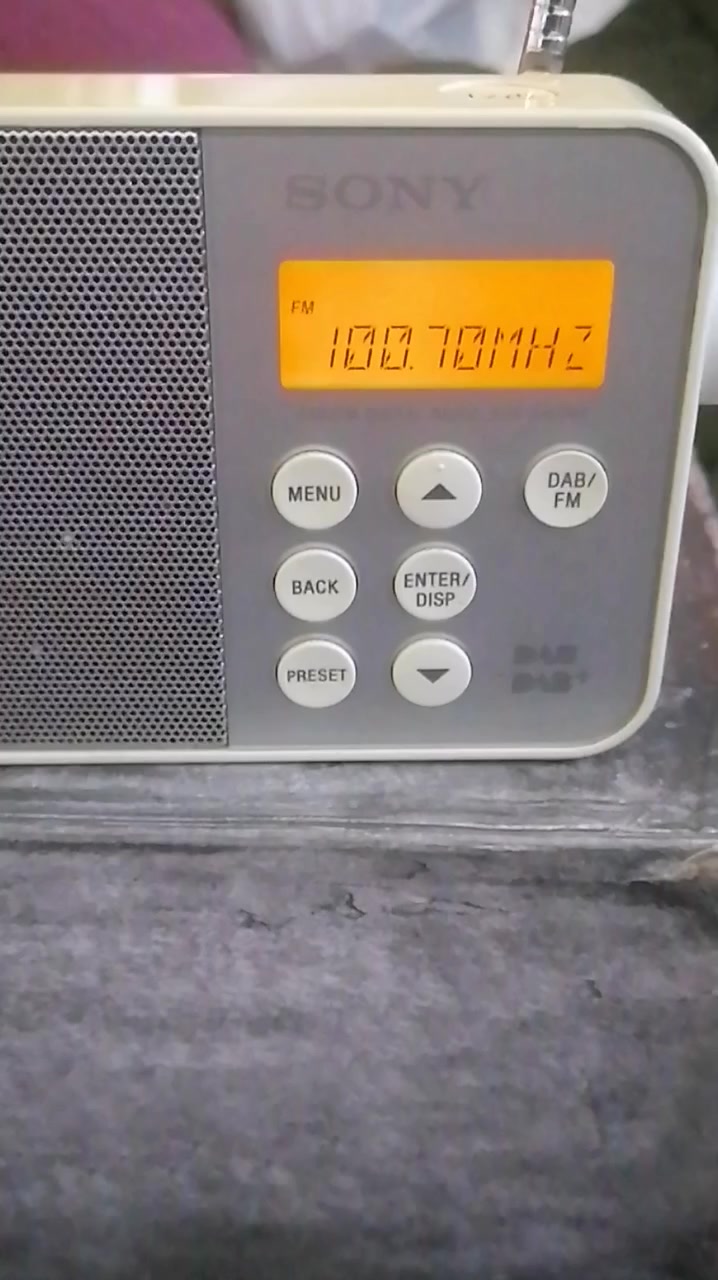 من رخصة الادمن المحترم 
راديو ماركة سوني موجتين اف ام و داب  بطاريات قلم يعمل نظافه عاليه  اداء ممتاز 
متوفر توصيل


**إذا كنت صاحب هذا الإعلان وتريد حذفه لأي سبب، رجاءا أرسل رسالة إلى الدعم الفني**