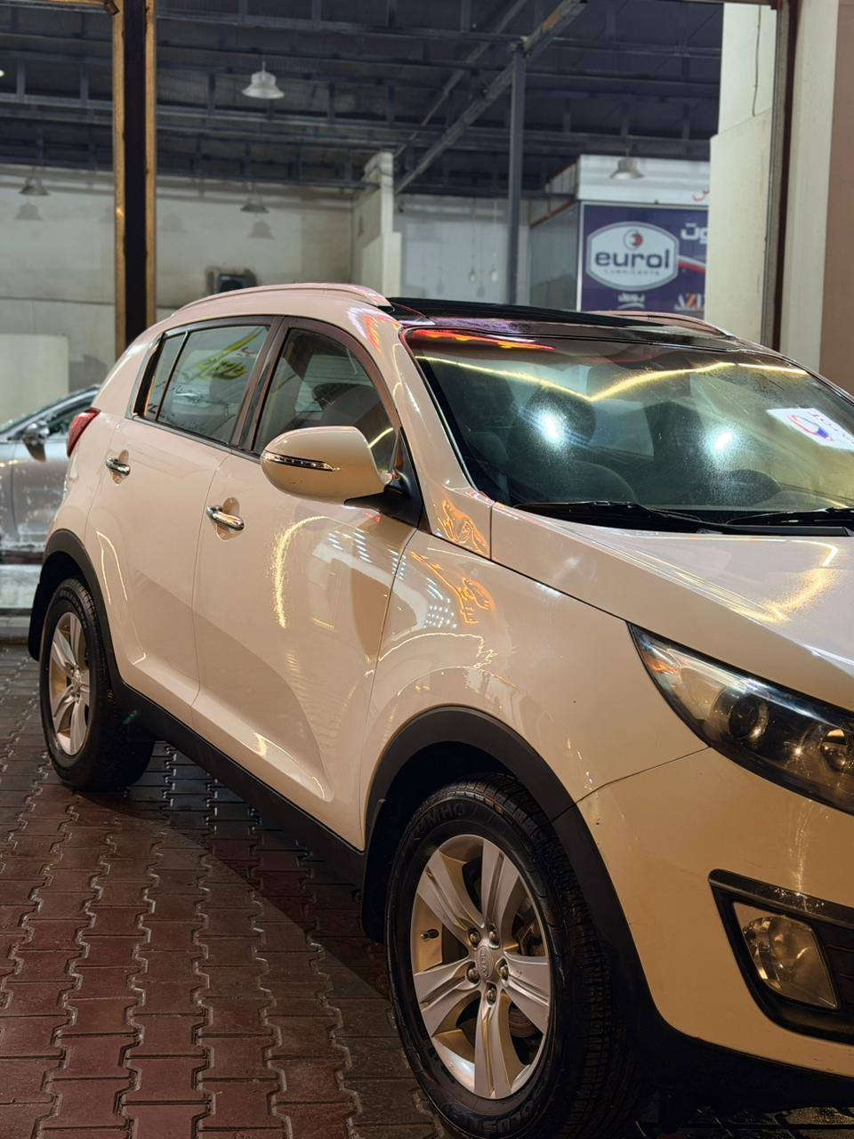 السلام عليكم سبورتج ٢٠١١ بدون ضرر بدون صبغ بيها مكنتين بارد فقط كير محرك شرط ماشيه ١٨٠ سلايت كامره اصليه تحمات استيرن جهتين***********.
.***********
