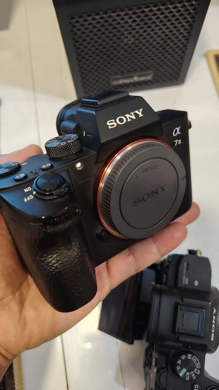 اخر قطعتين كامرات سوني a7iii ونضافة كدام عينك كلبي 
متوفر التوصيل لجميع المحافظات العراق 
للتواصل 
***********
