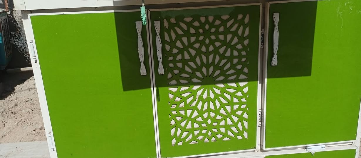 سلام عليكم
كاونتر اخو جديد
 بدون سنك 150 
طباخ فريش مصري 
اخو جديد كلة شغال 250 
اتصال ***********
