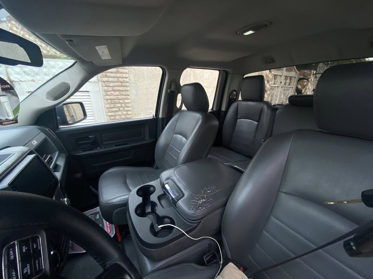 السلام عليكم رام كلاسك للبيع  و المراوس حسب القناعة 
الموديل 2017
رقم سليمانية 
المواصفات 
باب قصير بدي طويل 
تحكمات ستيرن 
شاشة
بيهة منضومة غاز 
كير ماوس
حدادية كاملة جديدة 
وارد أمريكي 
حادث جاملغ امامي يسار مبدل و الحافة مال بنيد مصلحة 
السعر 195 و بيهة مجال حك الجية 
للاستفسار 

‭0772 254 7078‬
