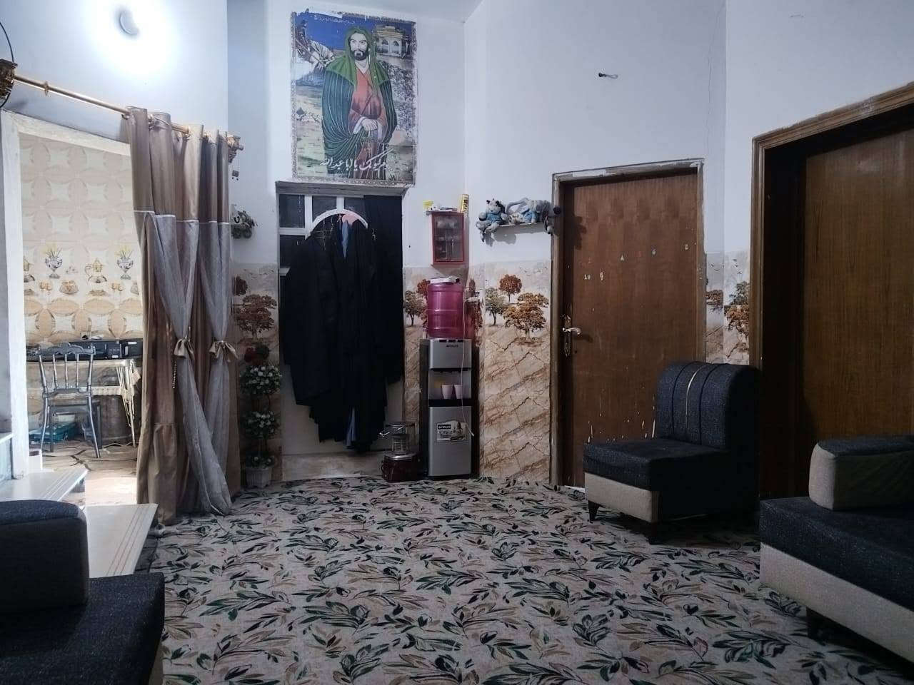 🏡 بيت طابقين للبيع في كربلاء (قرب جامعة كربلاء فريحة) شارع اسواق ركن الجامعة، يبعد 10 دقائق عن الإمام (ع) وقريب من طريق المشاية والمواكب.
البيت يقع على ساحة، ومساحته 100م² - طابقين - سند قرار 25.
البيت جاهز للسكن، كامل ماء وكهرباء، وارضية وجدران.
الأرضي: غرفة نوم، صالة، استقبال، مطبخ، حمام داخلي وصحيات خارجية.
الثاني: غرفتين نوم، صالة كبيرة، مجمع صحيات، بلكونة.
بسعر 78 مليون (وقابل للتفاوض).
📞 للاستفسار اتصل على الرقم: ***********
🏡 بيت طابقين للبيع في كربلاء (قرب جامعة كربلاء فريحة) شارع اسواق ركن الجامعة، يبعد 10 دقائق عن الإمام (ع) وقريب من طريق المشاية والمواكب.
