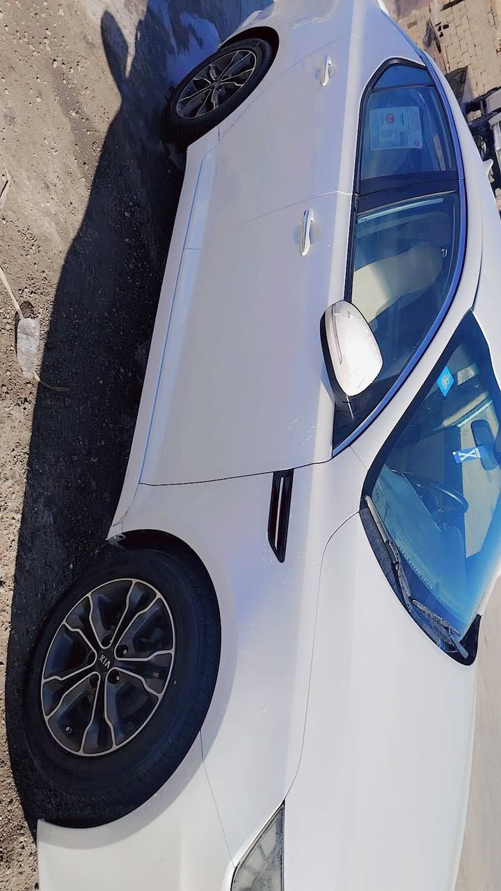 السلام عليكم
كيا اوبتيما 2011خليجي بسمي رقم نكليزي
السياره مكفوله ضربه وتبديل وفتح وبارد وخياس كفاله عامه مواصفات كلش حلوه حساسات خلفيه شفتات استيرن ويل كب عدد خمسه تبريد قطعتين داخل عسلي تحكم استيرن جهتين  شاير بلمرايات السياره جديده  تبريد حداديه تخم تاير باتري كله جديد وشرط الفحص  للاستفسار*********** ناصريه
