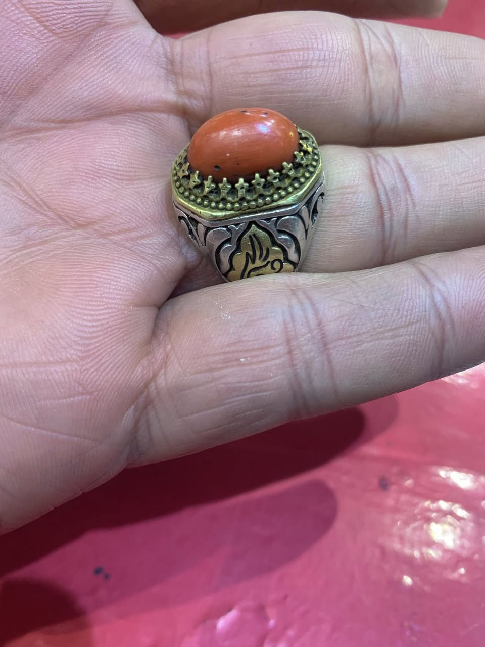 خاتم مرجان تونسي اصلي صياغه مرتبه  للبيع  السعر 50 الف قفل  العنوان بغداد زيونه ***********
