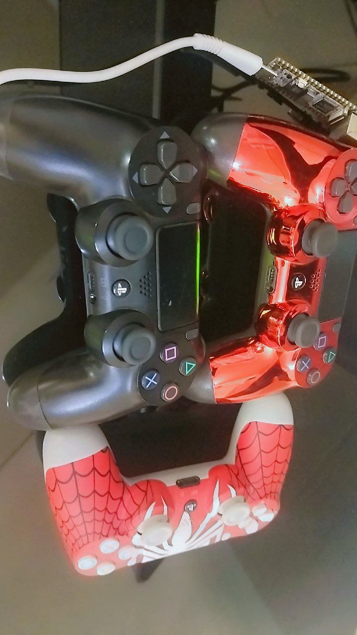 السلام عليكم 
PlayStation 4 slim
للبيع 
بلي فور سلم مهكر 
نظيف لوك الألعاب مبينه بلصوره 
ويا ٣ يدات 
السعر ٢٨٠
