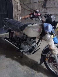 ٢٥ • معلومات محدودة • دراجة