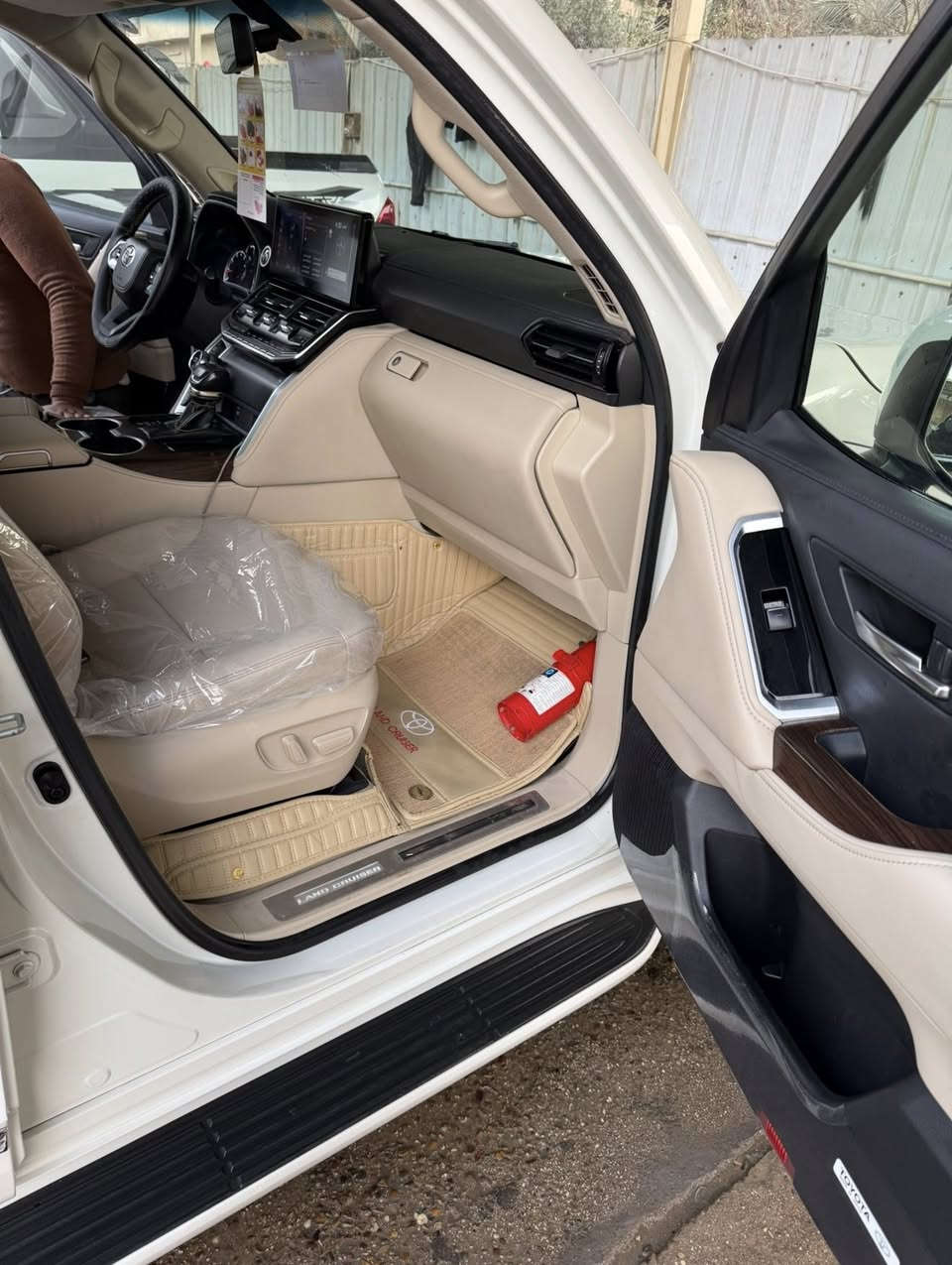 لاندكروز 2023 توين تيربو ساز لمتدد ماشيه 27 الف شاشه فيكس سماعات جيبيال باب اول رقم اربيل تحويل وكاله سياره وضع شركه سعر 670 ورقه سياره كفاله تبديل صبغ عده مكان بارد قليل مكان كربلاء مامتواجد علفيس *********** رجاء الشراي يخابر
