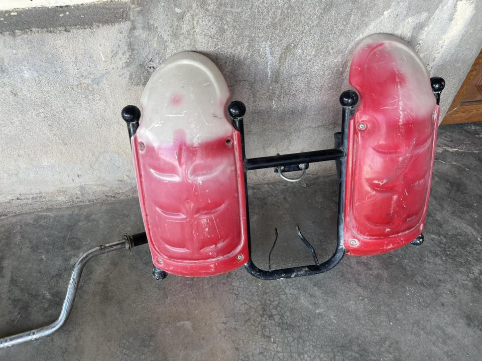 السلام عليكم غراض للبيع درع جيوب+ستيرن + وياله امامي ثنينهم واحد كب شرط عدل بوربن كامل الثاني سيم + باتري جديد مستخدم سبوع خابر ودلل شون ما تريد أبيعك ‭٠٧٨١ ١٤٥ ١١٠١‬
