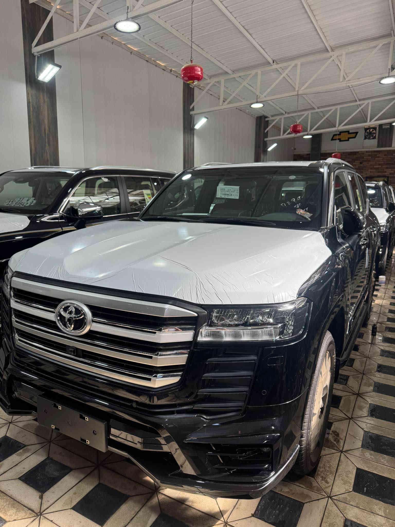 * لاندكروزر GXR لمتد 2025 زيرو  اسود رقم بغداد 
* ⁠سعد العبيدي (7700637589)
* ⁠الموديل : 2025
* ⁠الفئة: GXR / LIMTE 
* ⁠السعر (113 / مليون) مرقم 
* ⁠اللون اسود رقم بغداد 
* ⁠العدد (زيرو)داخل جلد احمر واسود 
* ⁠محرك  6 سلند (4000) 
* ⁠رادار خلفي لد شباك امامي 
* ⁠دوسات جانبية نيكل 
* ⁠كتابات لاندكروز 
* ⁠فدراليات جنطة خلفية 
* ⁠اريل نفكيتر سبايدر شمعة
* دعاميات كت (لحاية) 
* ⁠ترايش ابواب نفخ 
* ⁠ايرباك عدد (8)
* ⁠بصمة تشغيل 
* بصمات ابواب عدد (5) 
* ⁠شاشة امامية كبيرة 
* شاشات خلفية عدد (2)
* ⁠كامرات عدد 4 (360 درجة) 
* ⁠فتحة سقف (سلايت) 
* ⁠كراسي الامامية كهرباء 
* كراسي الامامية تبريد 
* ⁠مقاعد (7) راكب دفع رباعي (4 * 4) 
* ⁠ثلاجة وسطية جنطة كهرباء 
* ⁠تبريد شاشة شاحن واير ليس 
* ⁠حساس امامي خلفي 
* ⁠مري طي كهرباء 
* ⁠وباقي مواصفاتGXR المتد المعروفة 
* ⁠السعر (113 / مليون) رقم بغداد
* بغداد - معارض النهضة - الشارع الثاني - شركة الخليج العربي هـ(***********) بغداد
