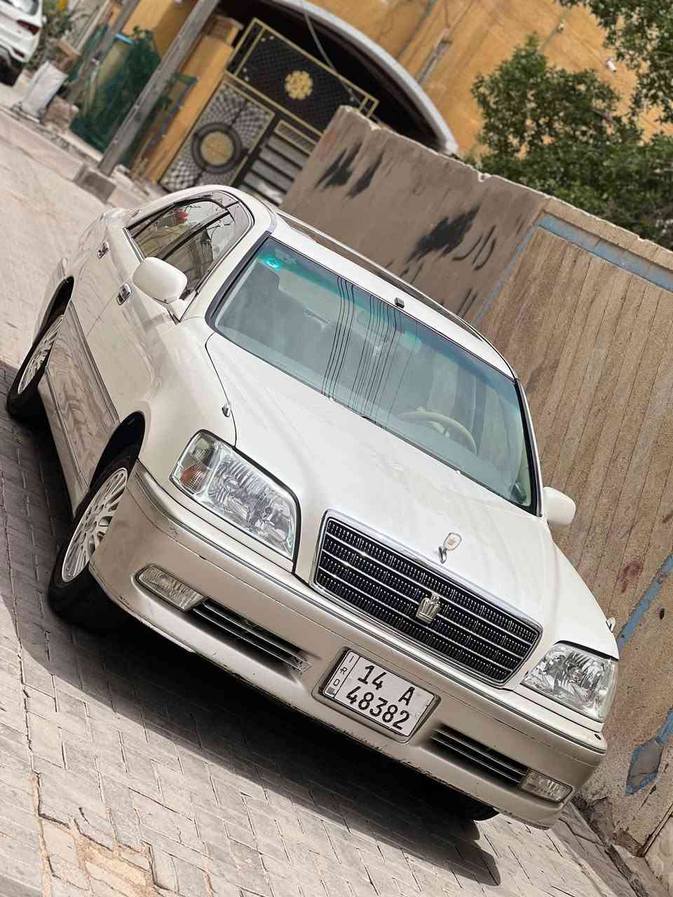 السلام عليكم اخوان 
تويوتا كراون/ رويال صالون / موديل2002
الجيل الحادي عشر (S170)
المكينه / 4000v 
رقم بصره راعيه موجود ويريد تحويل
سنويه لنهاية 2027 
انتباه
انتباه
انتباه
(كفاله من الكص والنقل والترميز ) 
تبريد شغال ثلج خلفي وأمامي 
حداديه تخبل طووبه

السعر ،،،،،،،،،، ( 140$) وبيه مجال  
 تجي تفحص وتقتنع وتشلع عيوني وتدلل 
مكاني الجمهوريه 
***********
