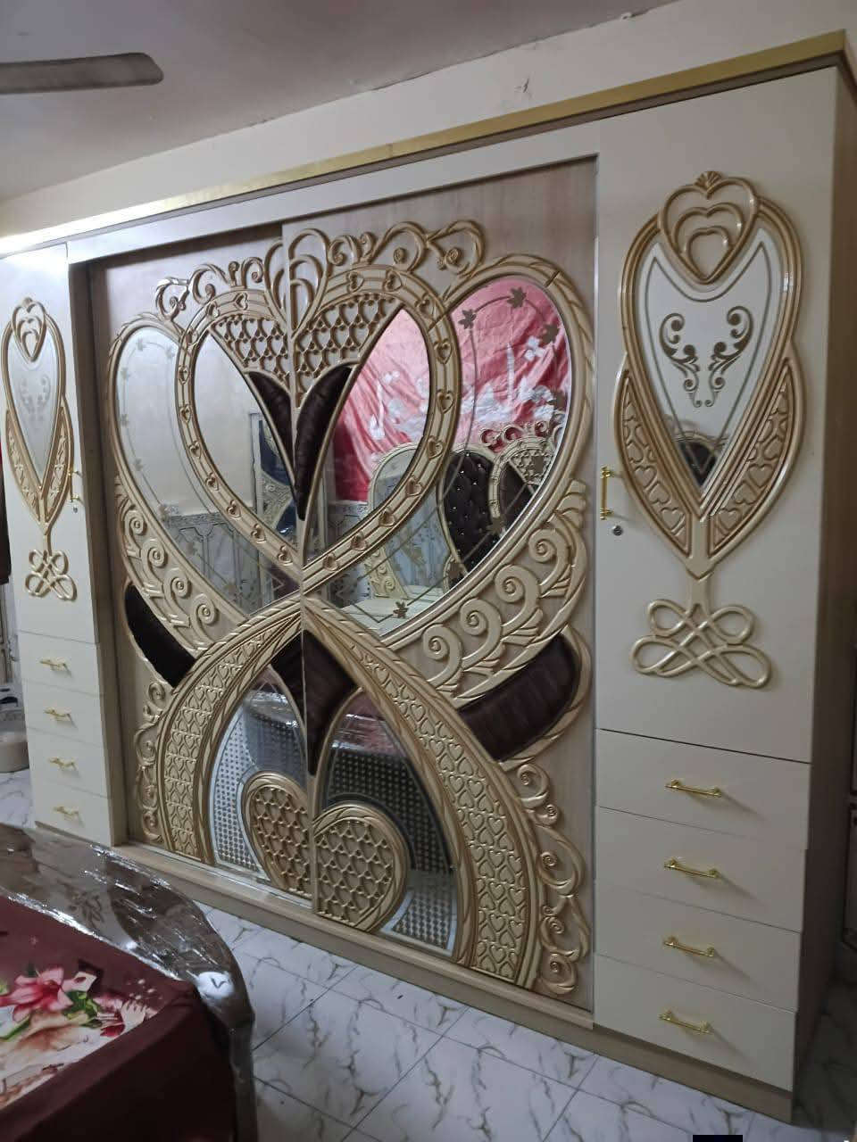 السلام عليكم ورحمة الله غرفه تركي للبيع تسع قطع اي ستفسار خاص او انتصال عل رقم بي وتساب ***********
