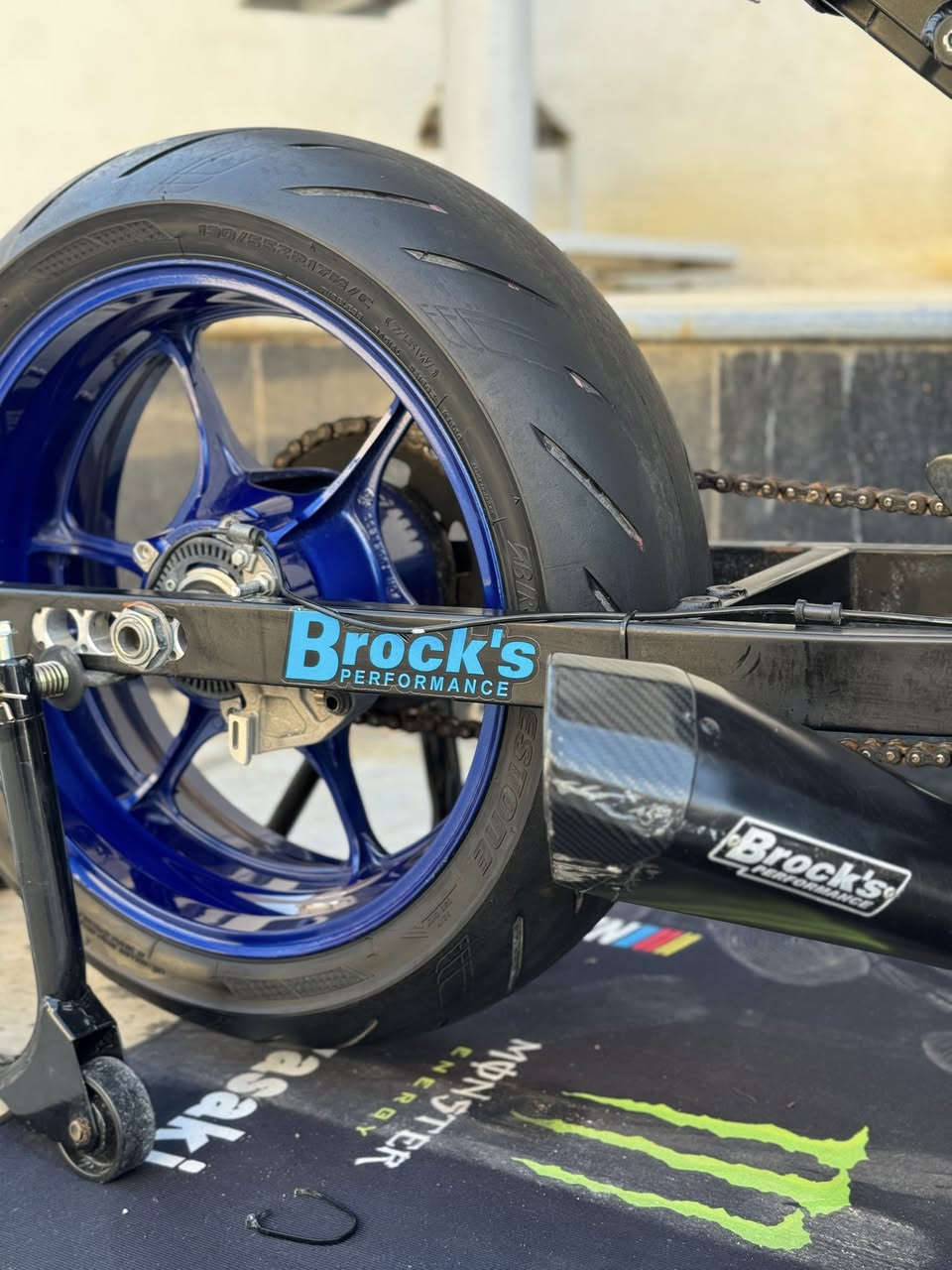 🔥 للبيع – جكسر 1000 موديل 2020 |
✅ المكينة: 1000 سي سي
✅ المسافة: ماشي 16 ألف فقط 
✅ الحالة: نظيف جداً – وكالة من كلشي
✅ الدراجة مكفولة فحص من أي مكان
‎✅ نظام ABS (مانع انغلاق الفرامل)
✅ Traction Control – مانع الانزلاق
✅ Riding Modes – مودات القيادة (A / B / C)
✅ Quick Shifter – كويك شفتر
✅ صالنصة Brock’s أصلية – صوت شرس ونظيف
✅ هاوزن طويل (ثبات عالي + سحب أقوى+هاوزن لبلادي موجود )
✅ يدات رياضية من شركة محترمة (تحكم عالي وشكل فخم)
✅ الدراجة مهبّطة – ثبات أحسن وشكل أجمل
✅ كل الإعدادات شغالة 100%

مكان موصل 
تواصل 🔥***********
