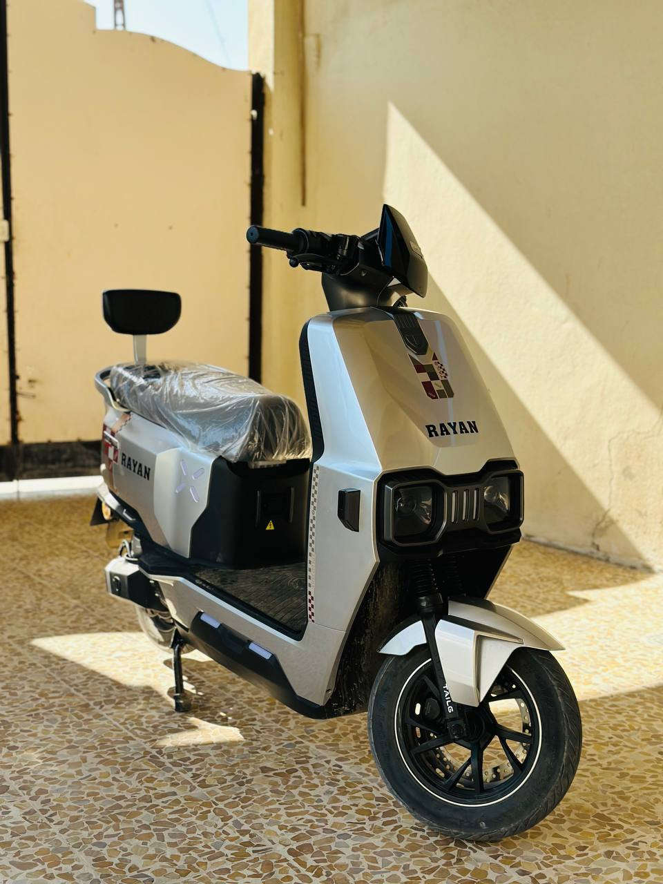 للبيع ريان حديث 2026
استخدام قليل طك كارتون
6 باتريات مسطرة 23 امبير ريان الاصلي 
النضافه ماشاء الله كدام العين 
الون الرصاصي المميز 
ترهم مرواس وترهم بيع شعندك نزل والرزق على الله 
ملاحضه استخدام شهر فقط
السعر 950 وبيها مجال بسيط 
للتواصل *********** أو خاص
