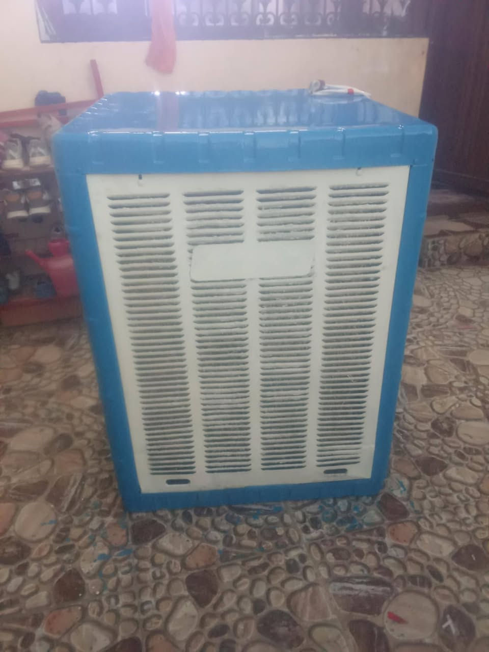 مبرده ابو 4ونص سوبر مال دكت فول هواء ثلج ثلج مابي اي عيب ماطوره كله جديد غراضه سرعته فول ثلج والله سعر 
200 
تجي تفحص ضمان كلشي نقل لبيتك مجاني بل ستوته 
***********

