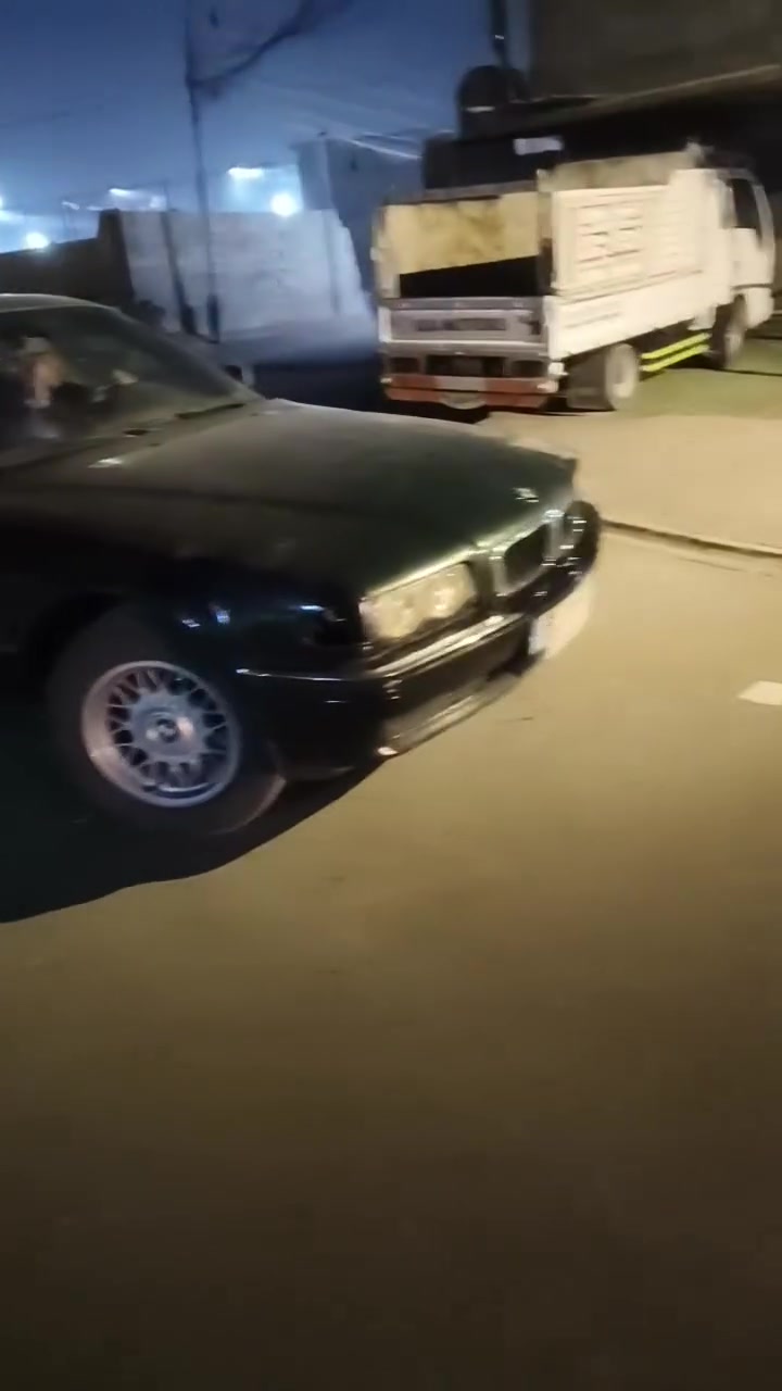 سياره Bmw حجم 728 خفاش موديل. 2000 اللون زيتوني بغداد للاستفسار الاتصال على الرقم ***********
