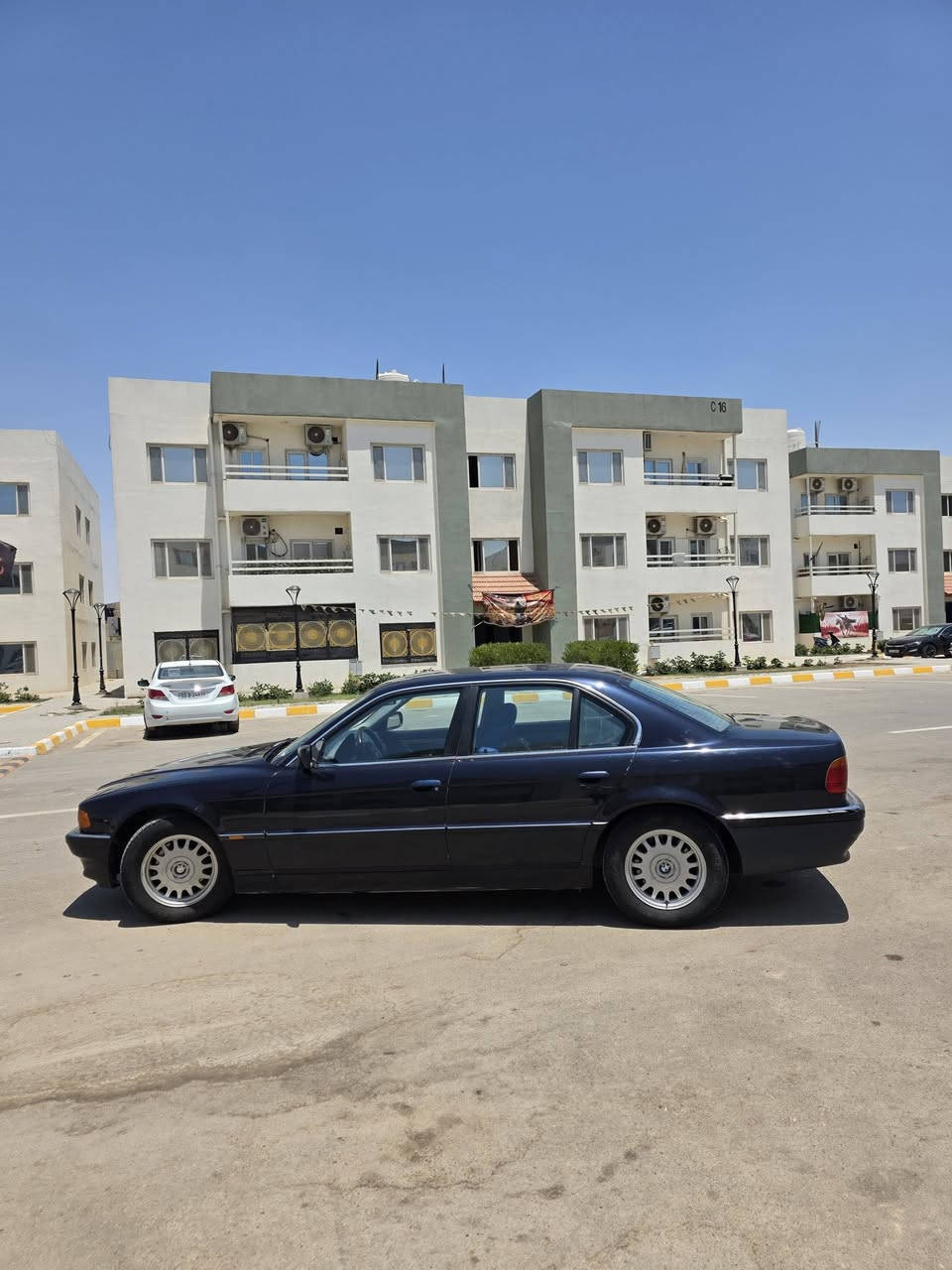 بي ام موديل 1998 كاسحه رقم بغداد دولي بسمنه تحويل ثاني يوم سياره بلاديه حجم 740 V8 جاهزه وبلاديه صندوك شفط كير اوتو محرك  كهربائيات كله ع بلاد جاهزه ومناقصه شي سعر السياره95وبيه مجال. للاستفسار اتصال ع رقم *********** مكان السياره بغداد ناحيه الوحده
