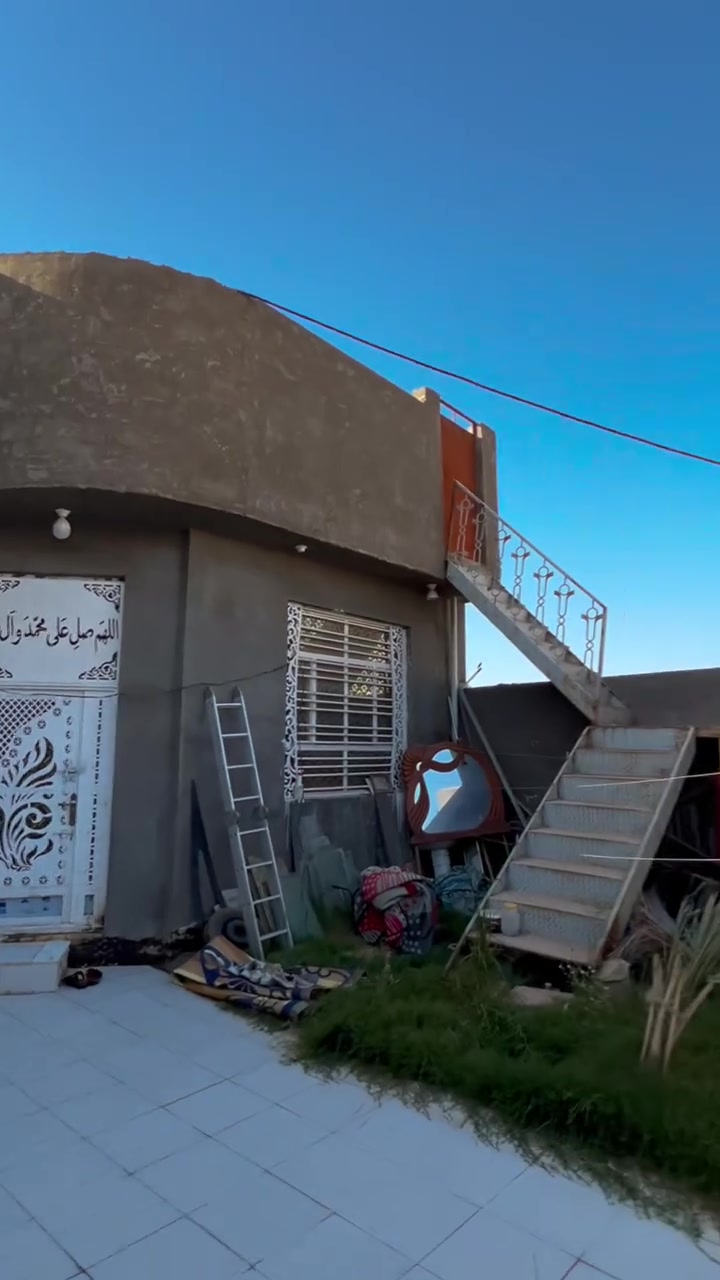 بيت مساحته 330 متر يحتوي على استقبال ومطبخ وصاله جوه وصاله فوك ومكشوفات 3 وحديقه درج خارجي و 4 غرف و4 حمامات تاسيس كامل خزان سخان منفصلات بناء البيت حديث والطابق الثاني صارله اشهر من كمل بناء كله درجه اولى صب كونكريت الاساس وال سقف يبعد عن مرقد مسلم ابن عقيل 6 دقائق فقط مكانه شارع المعمل بفرع صيدلية الخنساء الي يريد يشتري افضل يجي يشوفه بعينه لان فديو اذا اصور كل تفاصيل يراد اقل شي 10 دقايق محد يكمله الفديو يصير طويل 

رقم التواصل : ***********
