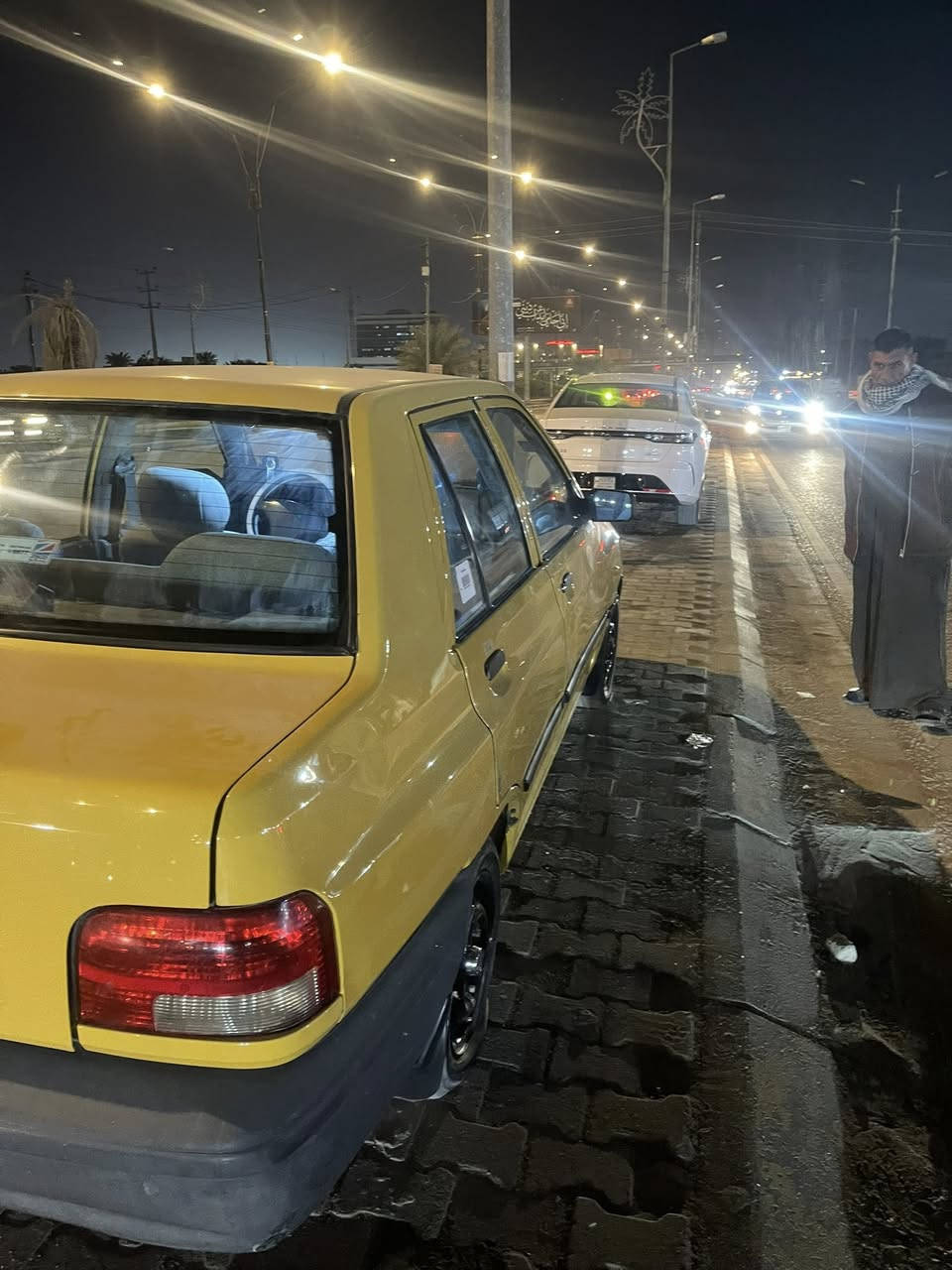 سلام عليكم ورحمة الله وبركاته سايبه للبيع مديل 2015 السياره كفاله عمامه بيه بارد. قليل بدون صبغ مكينه وكير وحداديه خير من الله السعر 42 وبيه مجال حك الجيه رقم الهاتف  ***********
