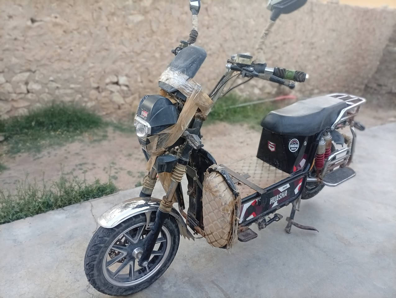 دراجة شحن كم واضح أمامكم في شاشة موديل 23 بطاريات زينه وشغال الي يريده موجود رقمي *********** بي سعر مناسب جداً
