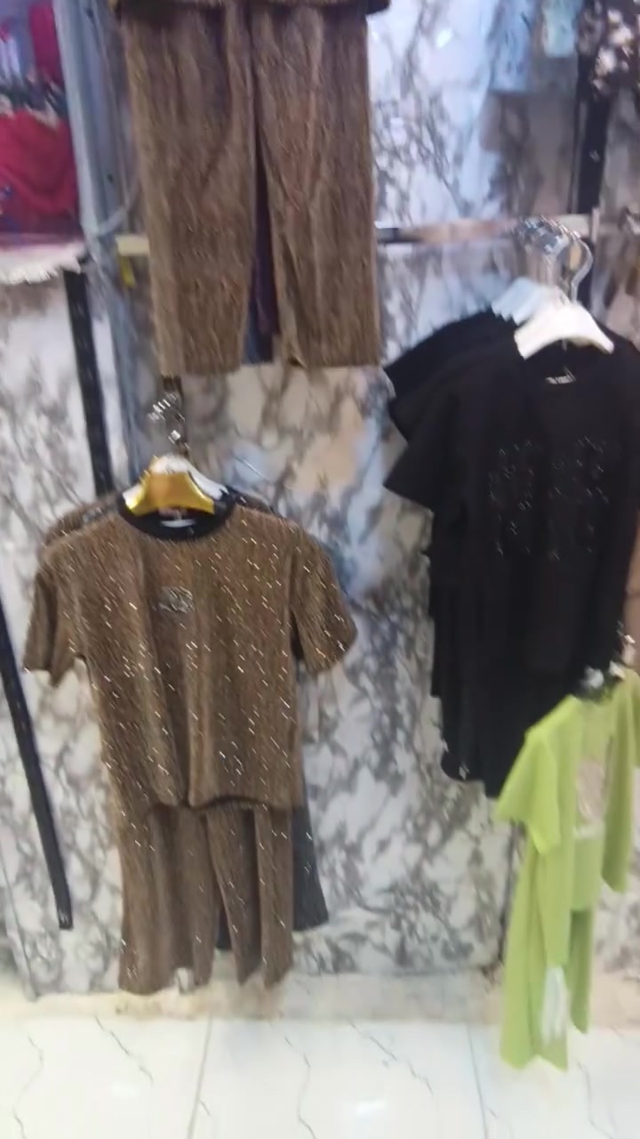 ملابس لبيع تصفيه محل 
***********
