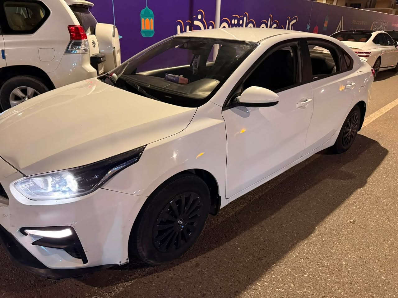 ⸻
سيراتو موديل 2021 خليجي
رقم بصرة (حُرّة)
شرط تحويل كفالة من الحادث، ما عدا بعض اللطخات موضحة بالصور
السيارة مابيها اي قطعه تبديل كلها ليبل واحد

الماشية: 139,000 كم
السيارة جاهزة للأخير 

المواصفات:
 • مكينة كير كفالة
 • حدادة جديدة (تبريد ثلج)
 • شاشة كار بلاي
 • تحكم ستيرن
 • ليتات زينون (مرّي كهرباء)

ملاحظات:
 • الدوسة مضروبة
 • راجعه حار
 • سونارها موجود

السعر: 130 (قابل للتفاوض)

للاستفسار الاتصال على الرقم:
***********
