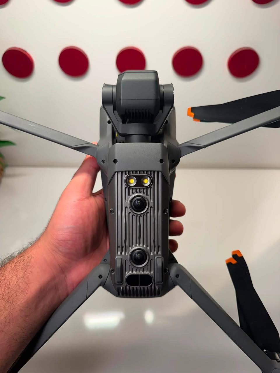 السلام عليكم
درون dji mavic 3  للبيع 

نظافة 100‎%‎ استخدام قليل جداً 

ملحقاتها كاملة كما موضح بالصورة

متوفر اتصال ايضاً ***********
