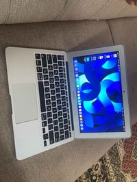 للبيع مستعجل عليه كامل هوه وشاحنته نضافه99‎%‎ 07722693078