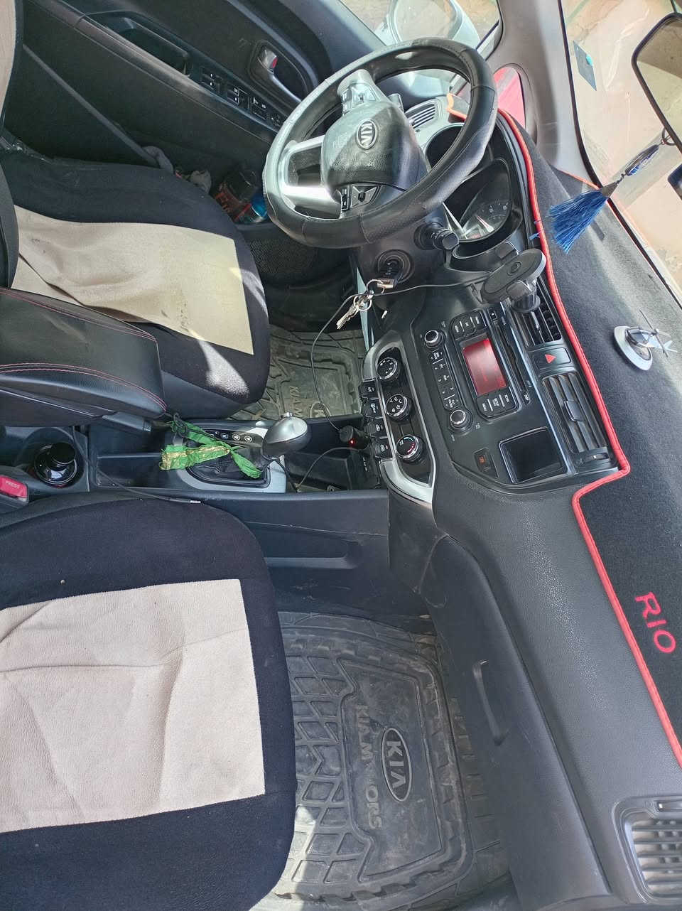 السلام عليكم
🚘كيا ريو 2015  بأسمي رقم  ذي قار ،  تخم تاير  ،  كير نظيف جدا مكينة شد جديد   ،   تحكم ستيرن  ،  مقلل صرف الوقود  ، 
لايت زنون شمسي عالي ناصي
📸صور وسونار داخل المنشور 
ذي قار قضاء النصر (السعر 85وبيه مجال
للأستفسار اتصال واتساب 
***********
