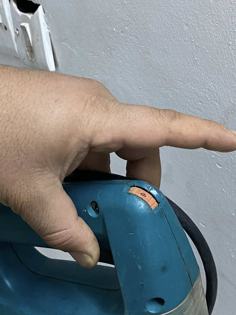 السلام عليكم منشار ماكيتا اصلي ب50
***********
