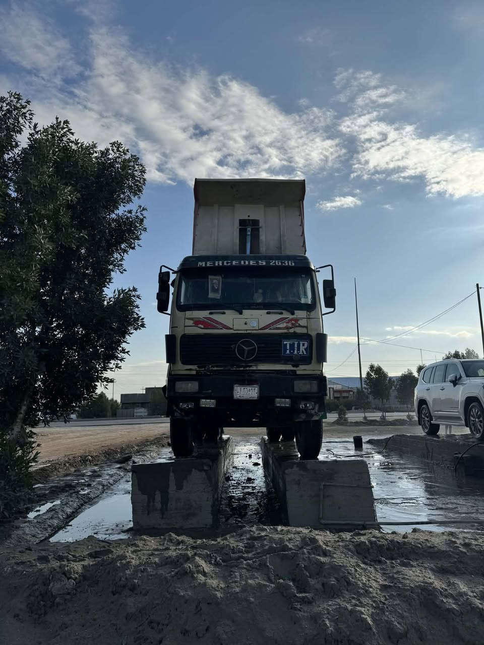 سلام عليكم البي موديل ٨٧شاصي كفاله اصل كلاب مكينه ١٠كير ١٣٠مجموعه جي  اف السعر٣٩٠وبيه  مجال قليل للتصال***********
