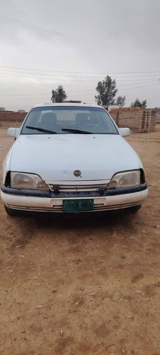 اوبل اوميكا موديل 1990لون أبيض تحويل فقط بدون وكاله 
السعر 16 ورقة وبه مجال
***********
