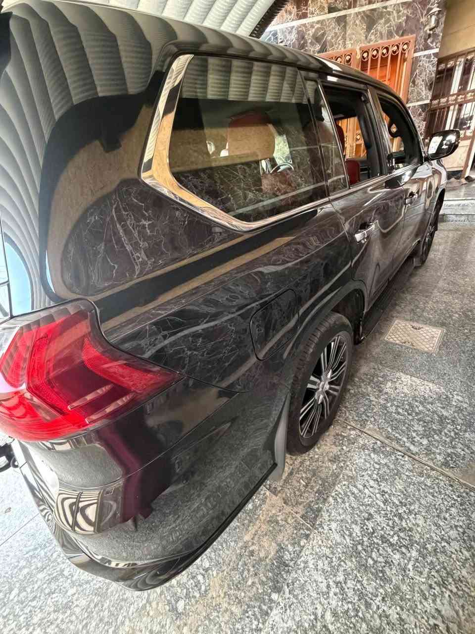السلام عليكم 
لكزز 2018 Lx 570 S
وكاله 
رقم بغداد ماشيه 54 الف 
سياره وكاله وكاله وكاله 
موقع : بغداد المنصور
بيع فقط : السعر 710
‏*********** بغداد, العراق
