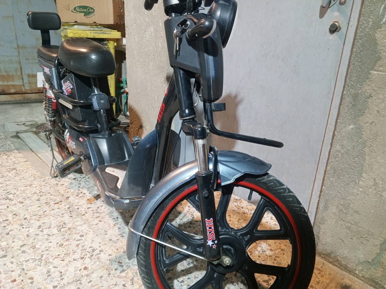 سلام عليكم دراجه شحن حجم 20 نظيفه بطاريات جدد السعر 300 وبي مجال العنوان البصره السراجي التواصل واتساب  ***********