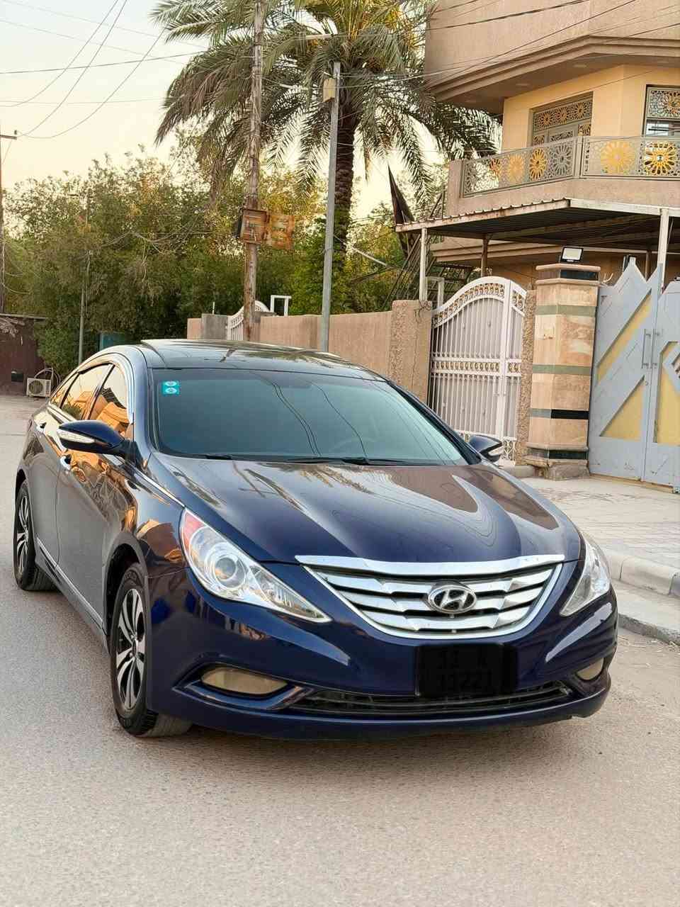 السلام عليكم سوناتا موديل 2012 وارد أمريكي بيها صبغ 3 قطع بدون دواخل ولا تبديل فول مواصفات بصمه بنراما كشنات تدفئه تبريد كراسي كهرباء رقم بغداد انكليزي بأسمي سعرها 85 وبيها مجال 
***********
