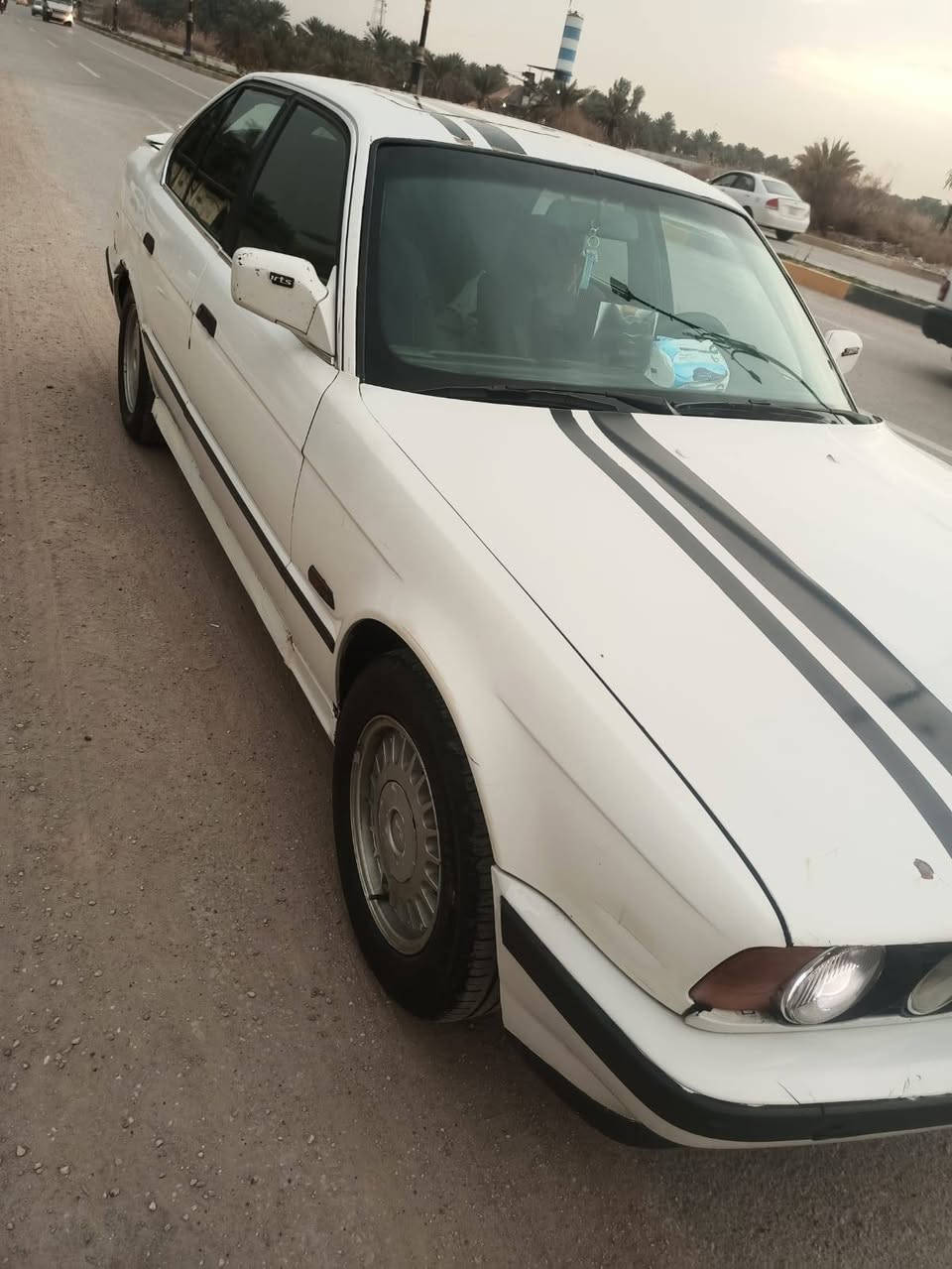 يالله للبيع Bmwموديل ١٩٩٠ حجم ٥٢٠ فتحه سقف كهربائيات كير مكينه نضاف كشر موضح بالصور نقص طوبه خلفيه وفلنجه وكاردن بي صوت تحويل مباشر السعر ٣٢بيها مجال ***********
