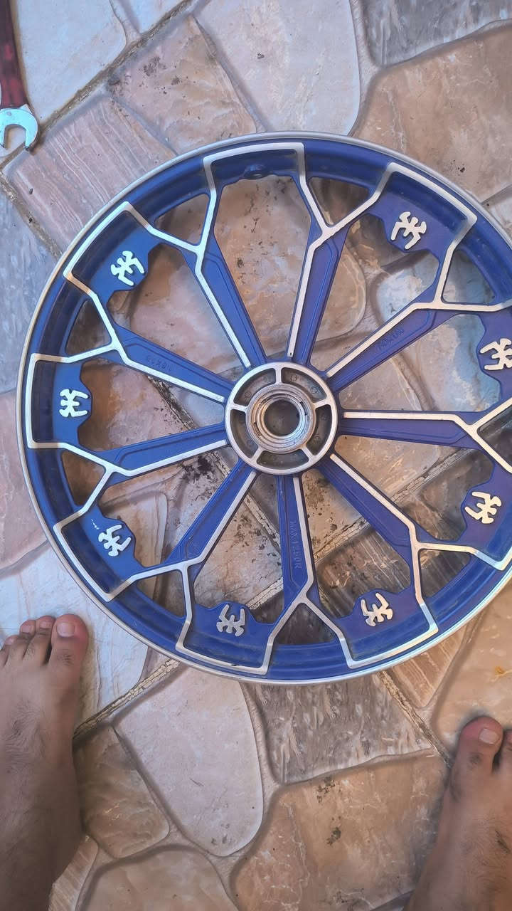ويل امامي مثل ما واضح بل صورة للبيع
25 الف قفل 
متواجد رقم واتساب 
***********
