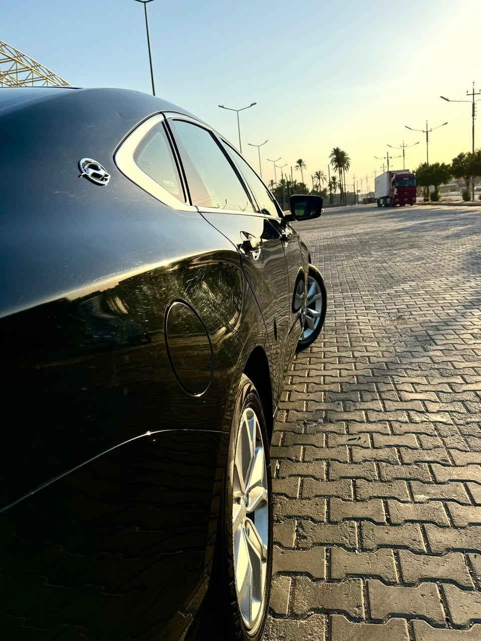 شفرولية امبالا 2018 LT 
--------------------
مواصفات السياره:-
- 5 راكب .
- محرك 6V 3600 .
- تبريد قطعتين ثلج.
كفالة عامة گير ومكينة 
- مثبت سرعه.
- شاشة جبيره.
- ماشيه 142 الف كم.
- رقم سليماني   باسمي.
- كاميرا خلفية.
- لايت زنون 
كراسي جلد 
مدخل AUX/USB.
- تخم تايرات جديد قبل شهر شديته.
رقمي ***********
- السعر 120 وبيه مجال بسيط.
عنوان ديالى خانقين
